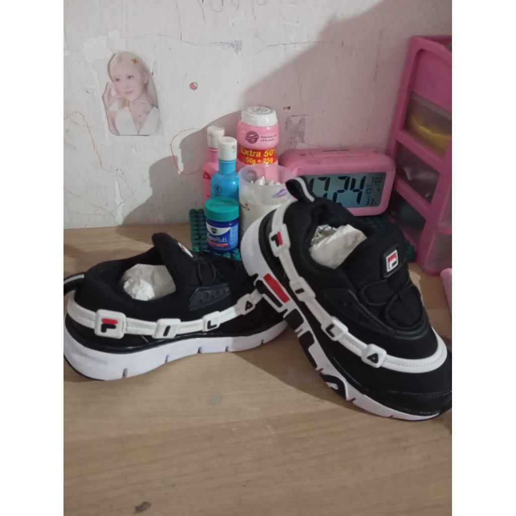 sepatu fila hitam anak size 30 insol 19cm