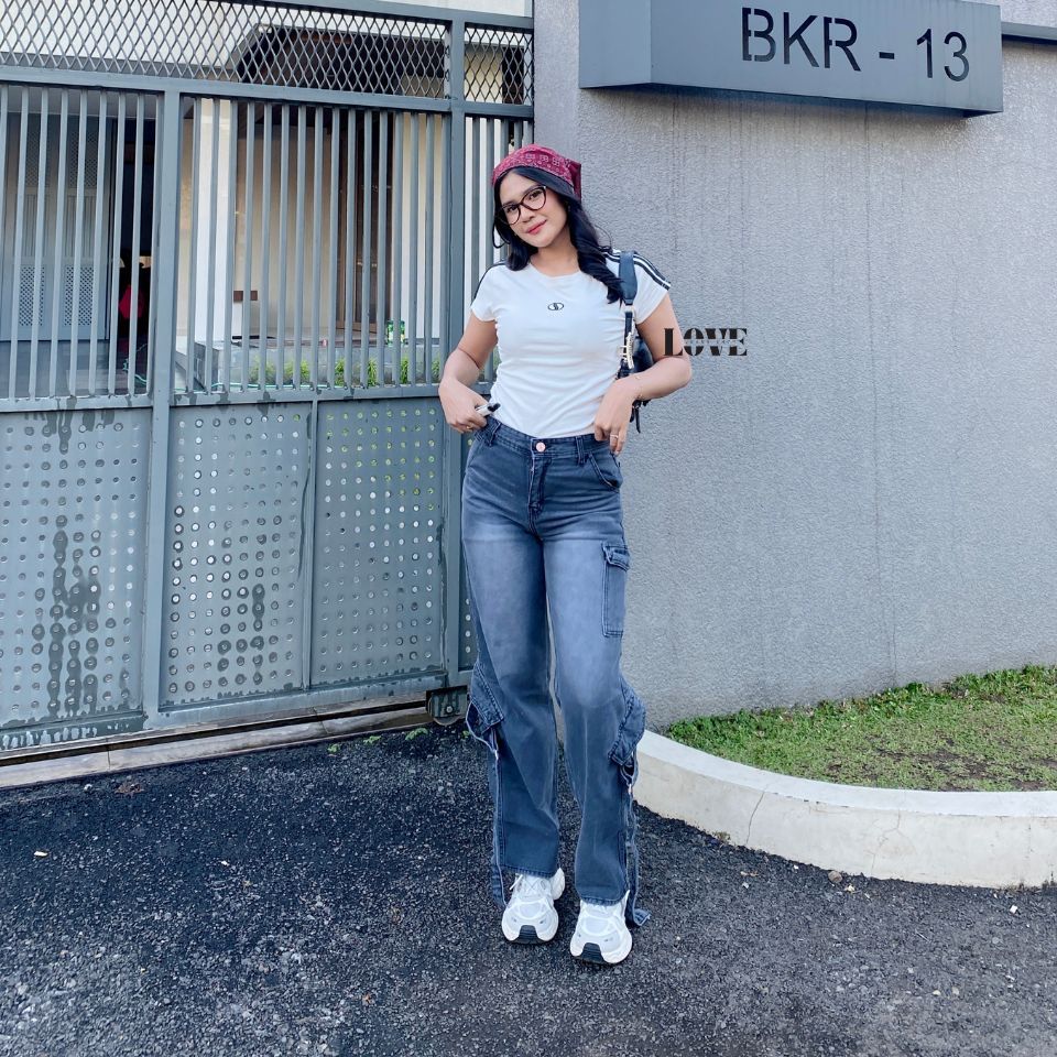 LOVE-Celana Jeans Cargo Wanita-Cargo Model Baggy Jeans Wanita-Loose Cargo Jeasn high Waist Panjang