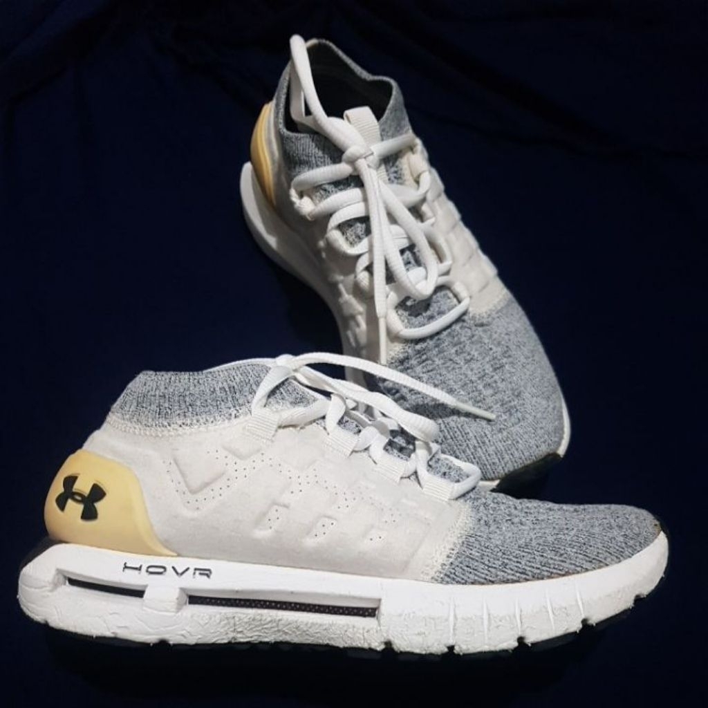 Sepatu Lari/Running UA hovr phantom white grey