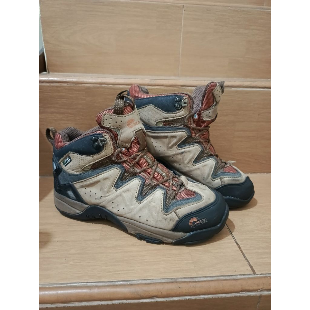 sepatu bekas outdoor gunung Nepa xpider size 39.5 fit 40