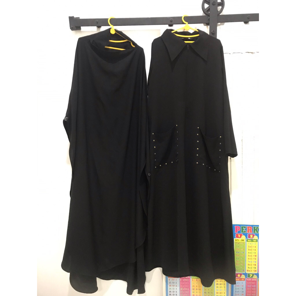 preloved laeeba black mazen size S dan fk lp black mazen