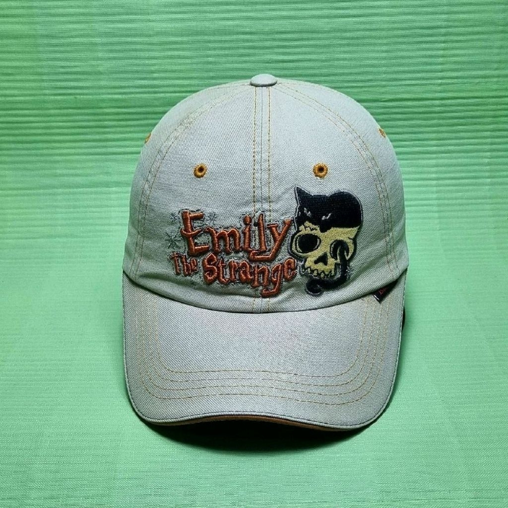 topi film emily the strange casual