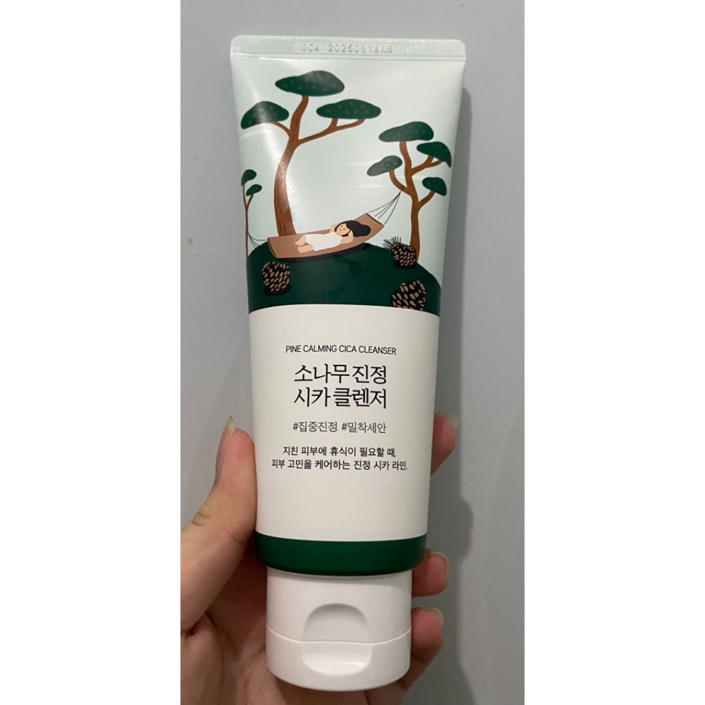 face wash Round Lab Pine Calming Cica Cleanser