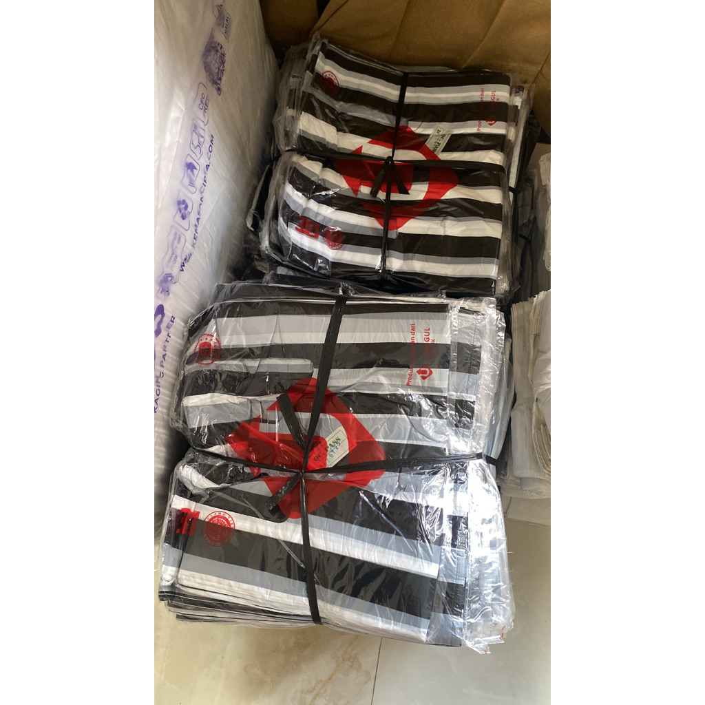 kresek besar hitam putih