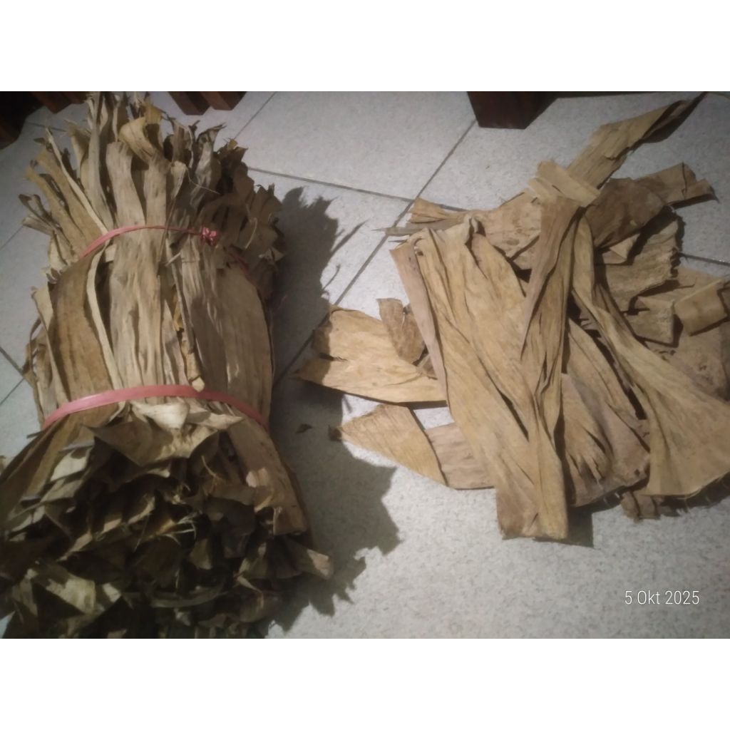 KLARAS/DAUN PISANG KERING.