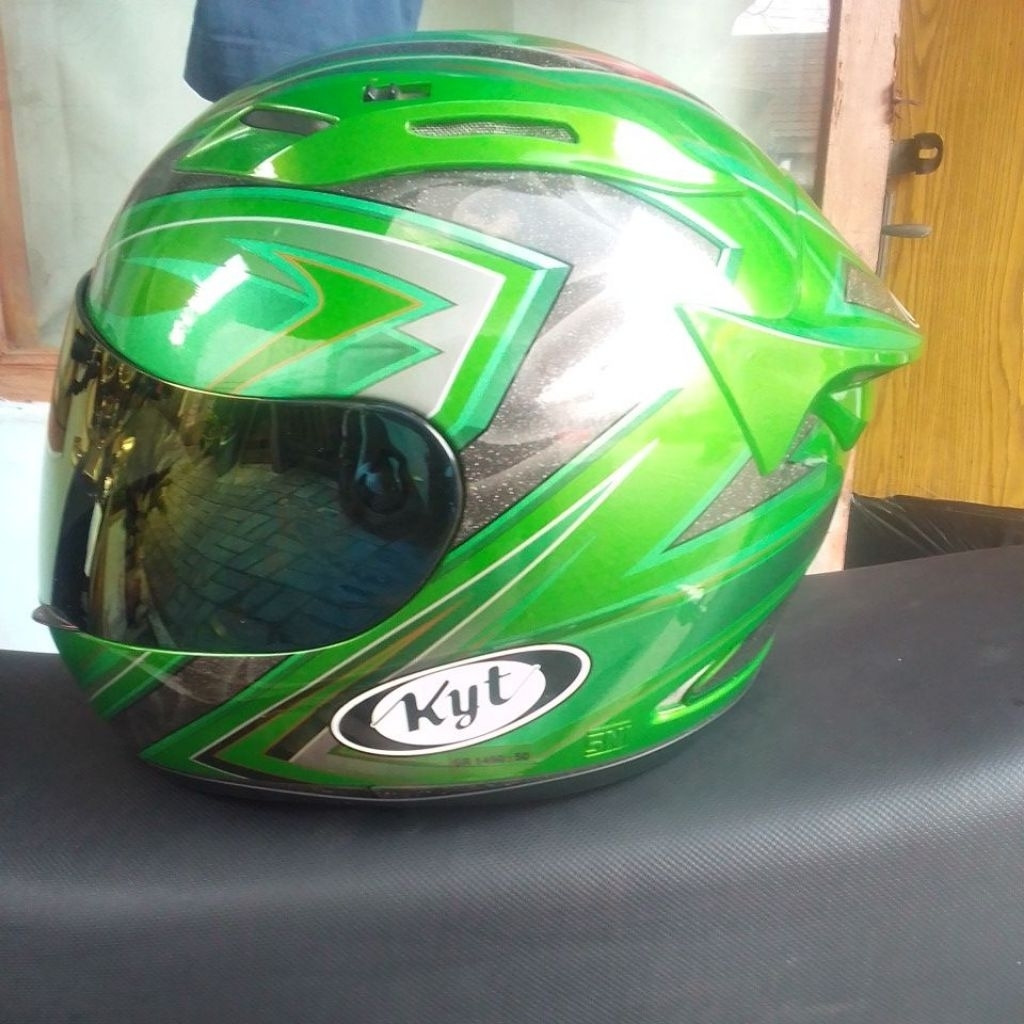 1 Pcs Helm KYT SNI GR 1450-+50 Seken Warna Hijau ORI Ada Sarungnya