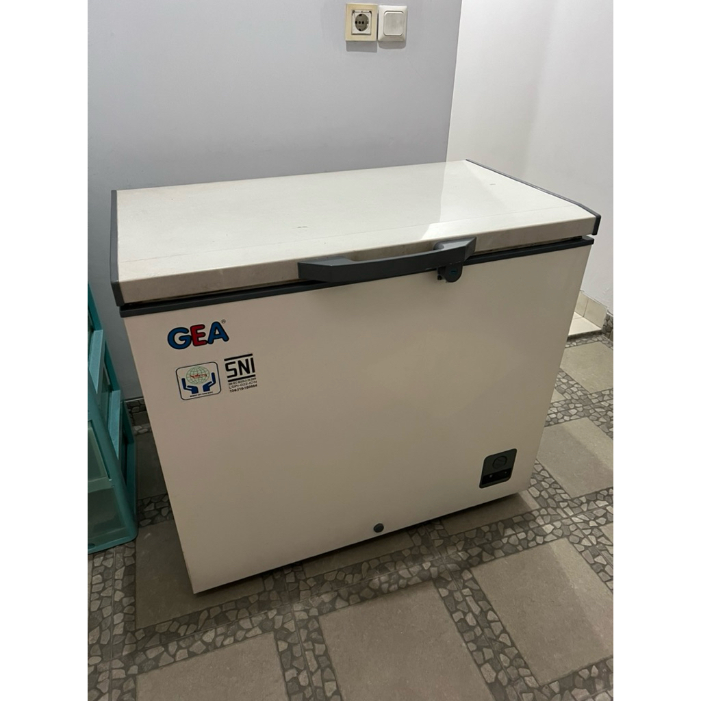 Freezer GEA 200 Liter Second Peti Pembeku GEA