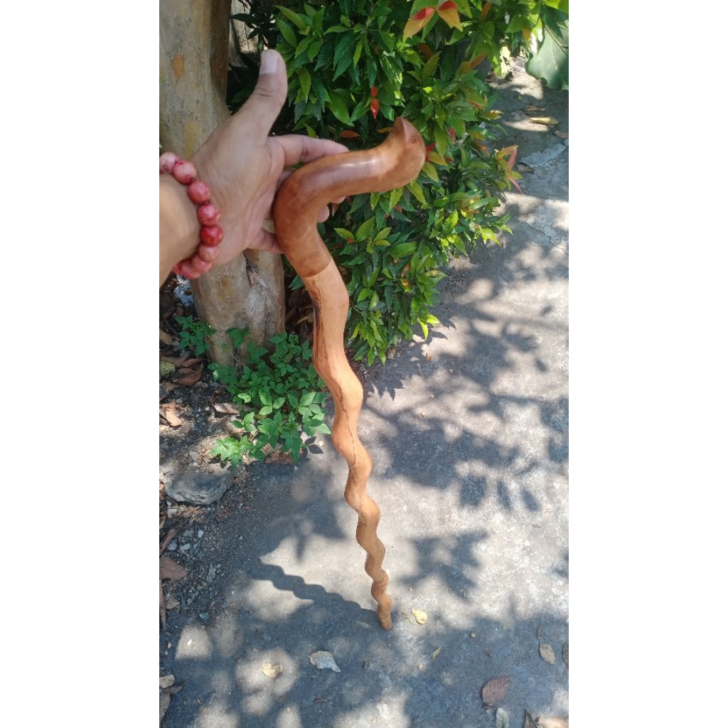 Tongkat jalan kayu setigi