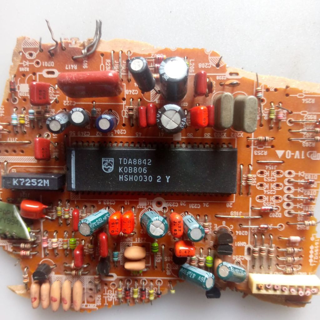 iC TDA8842 cabutan masih nempel pcb