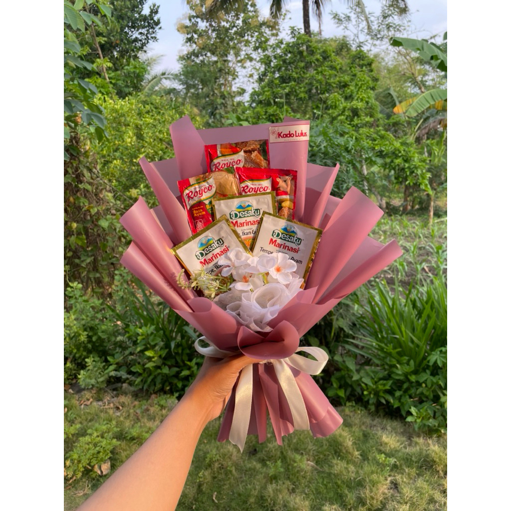 Buket Bumbu Dapur Royco Desaku Marinasi Kado Wisuda Anti Mainstream Buket Anak Kos Unik Murah  Hand 