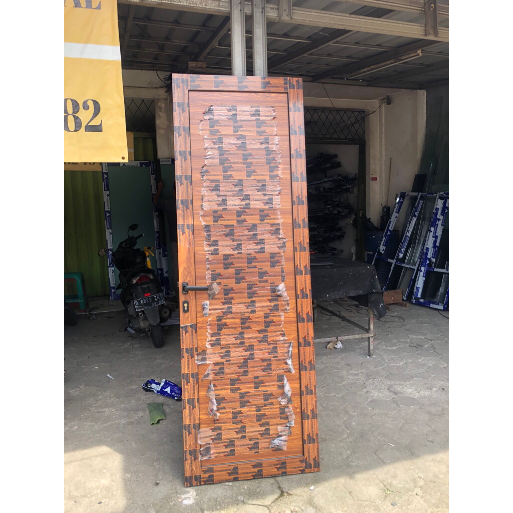 Pintu Aluminium serat kayu bisa custom ukuran