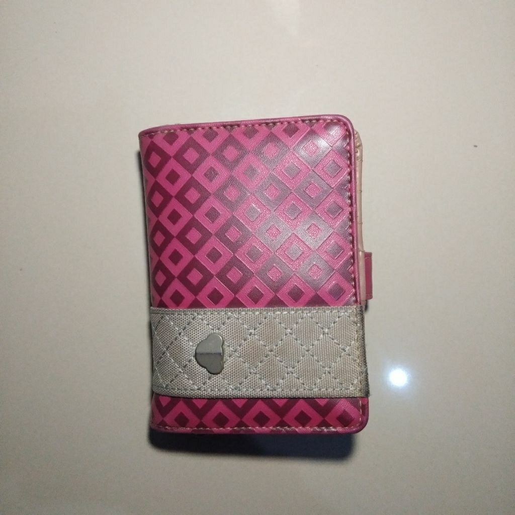 Preloved Dompet Lipat Milk Teddy Warna Magenta