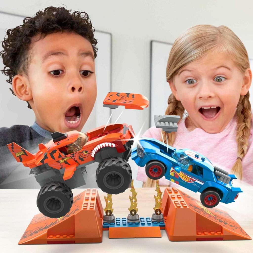 MEGA Hot Wheels Monster Trucks Toy Building Set, Smash & Crash Tiger Shark Chomp Course with 245 Pie