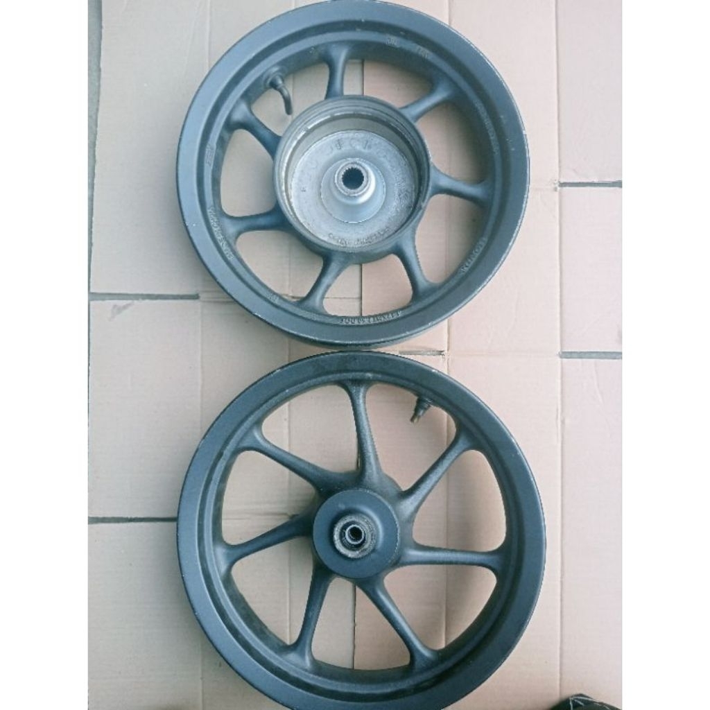 pelek velg depan belakang motor Honda Scoopy donat ring 12 seset Tampa ban original copotan