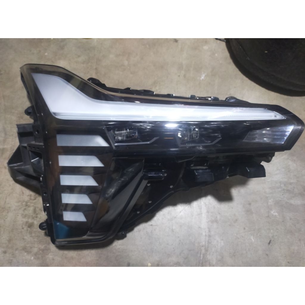 Headlamp Mitsubishi XForce 2022 2023