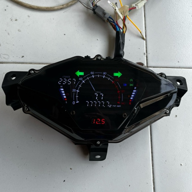 SPEDOMETER DIGITAL VARIO 125 LED OLD