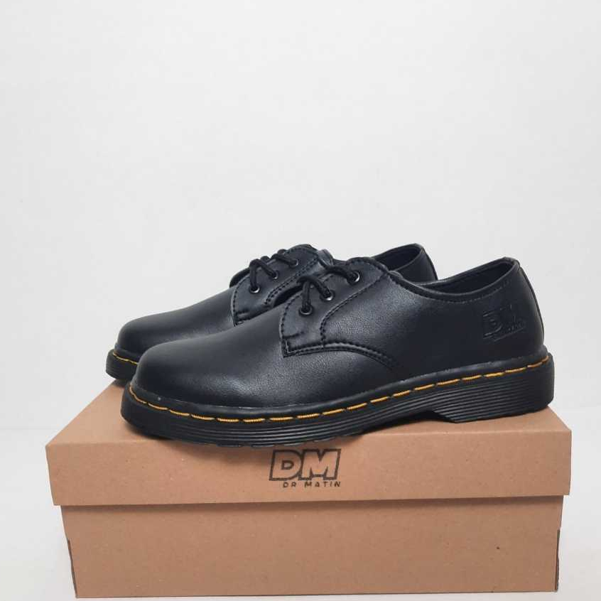 FREE BOX SEPATU DOKMAR 3 HOLE HITAM DM MATIN DOKMAR PENDEK 3HOLE UK 38-44 PRIA