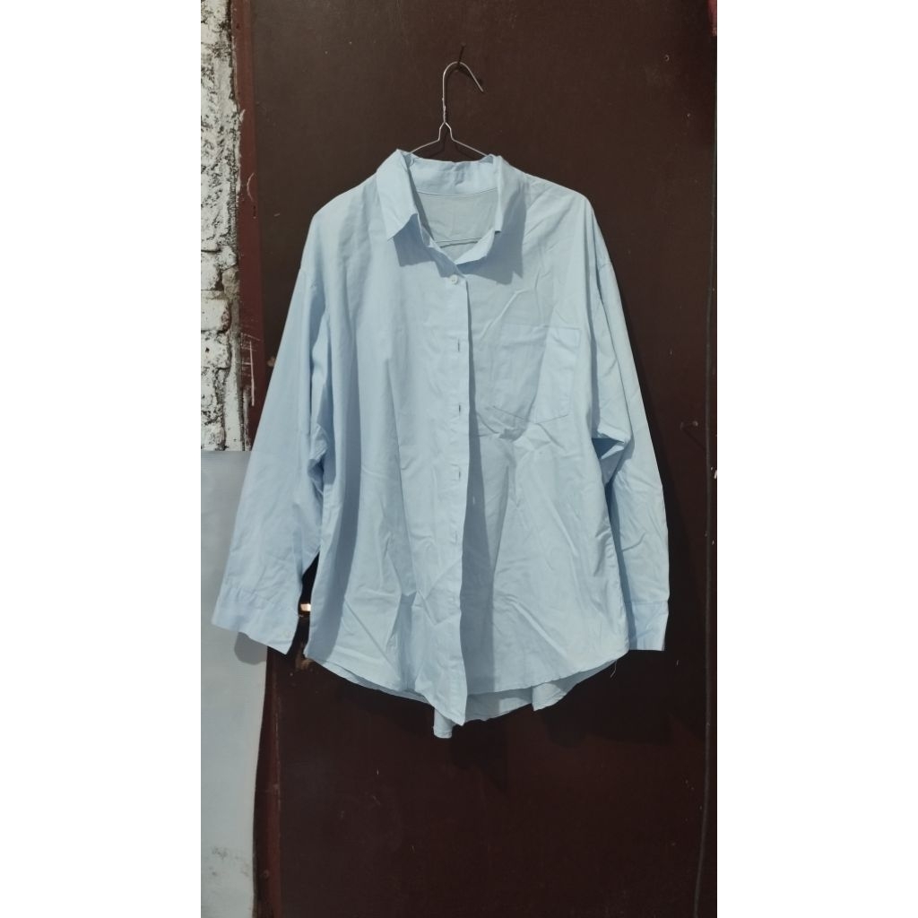 kemeja oversize baby blue