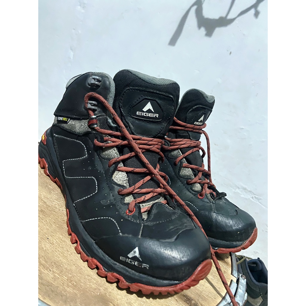 sepatu gunung eiger