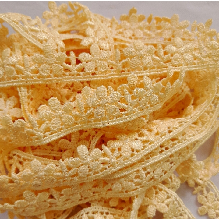 Renda bordir bunga kecil