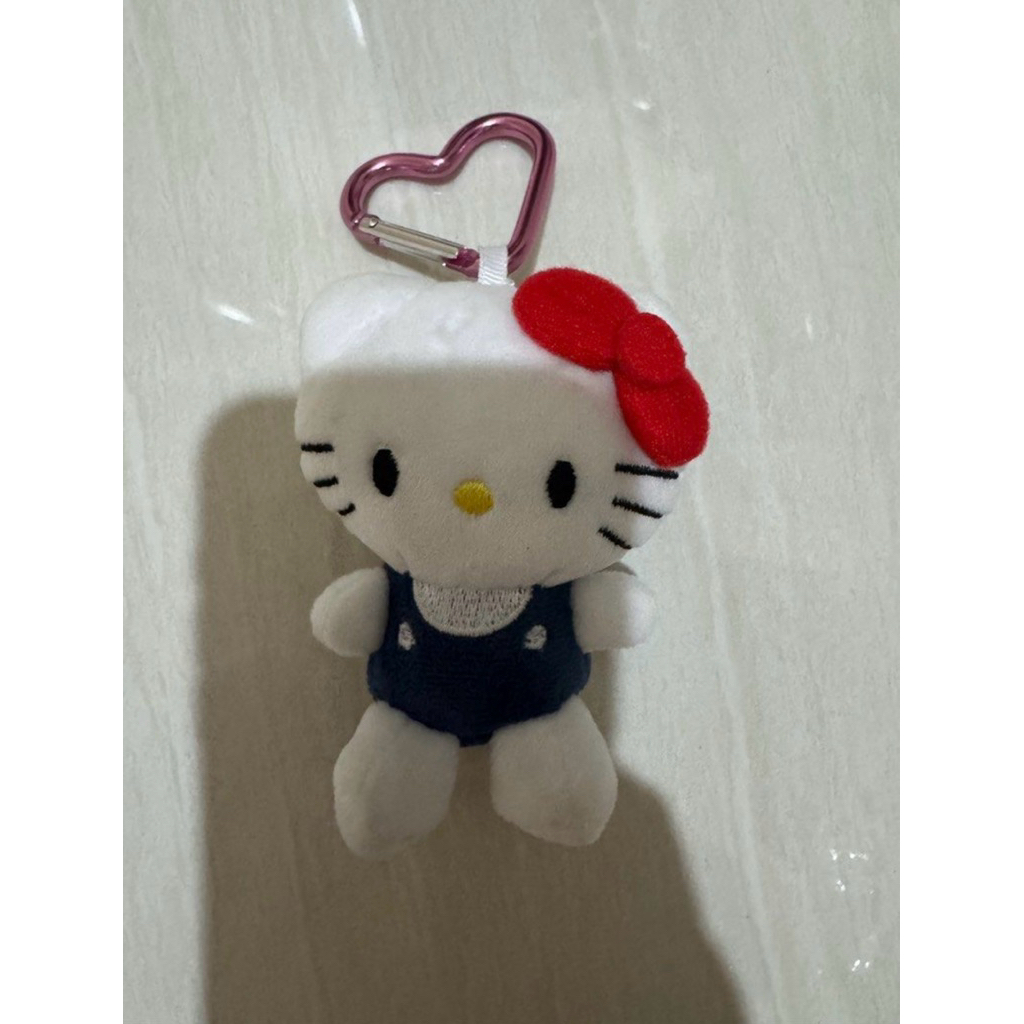 Hello Kitty keychain jisoo blackpink bagcharm gantungan tas sanrio
