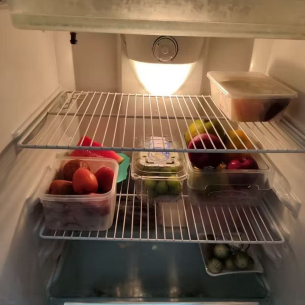 rak tatakan kulkas besi / rak kulkas polytron