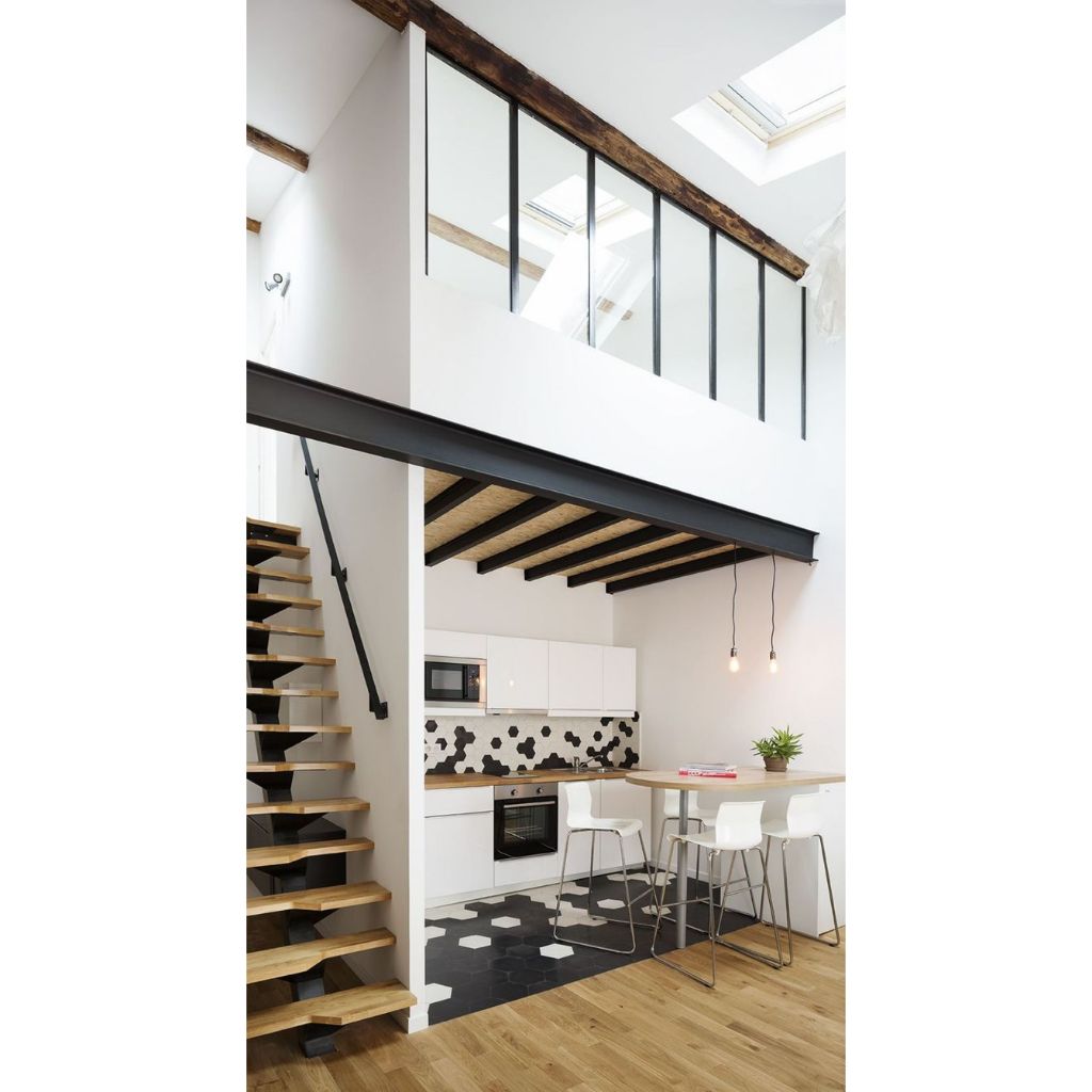 Mezzanine Indor Lantai Antara Desain Fleksibel / Mezzanine Rangka WF Railing Kaca / Tangga Kayu