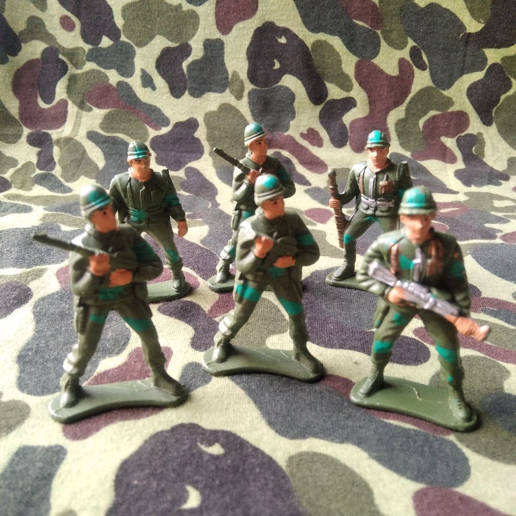 Figure Tentara Loreng Jadul Combat Army Man in Camo Tentara Plastik Jadul Us Army Mainan Jadul 
set 