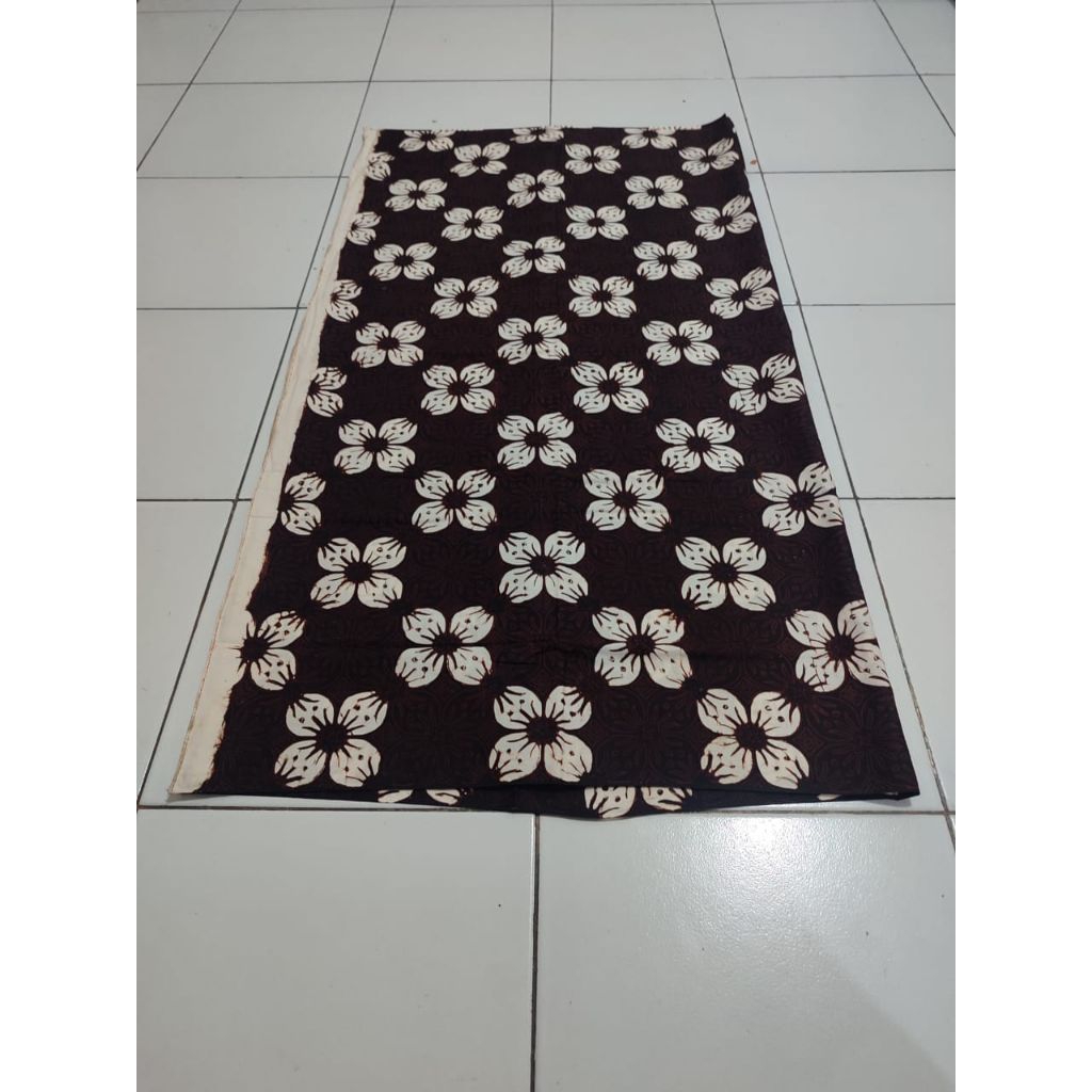 Kain Batik/Jarik gaya Yogyakarta motif 'Kembang Kopi'  Aksesoris Elegan Hitam Putih Coklat Bunga Kem