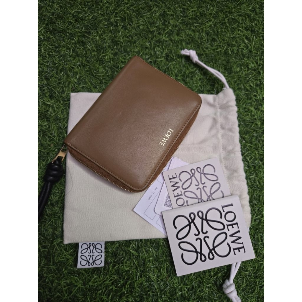 Dompet Loewe