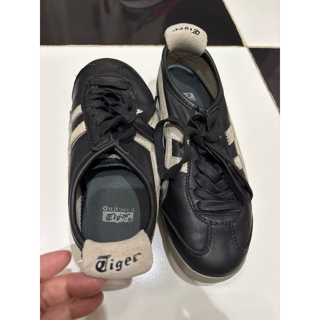 sepatu onitsuka size 36 warna hitam