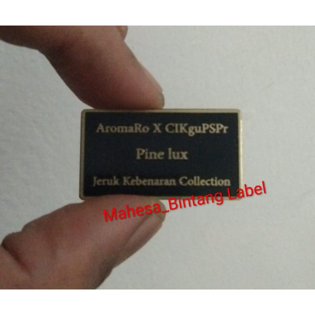 Label plate untuk parfum custom.