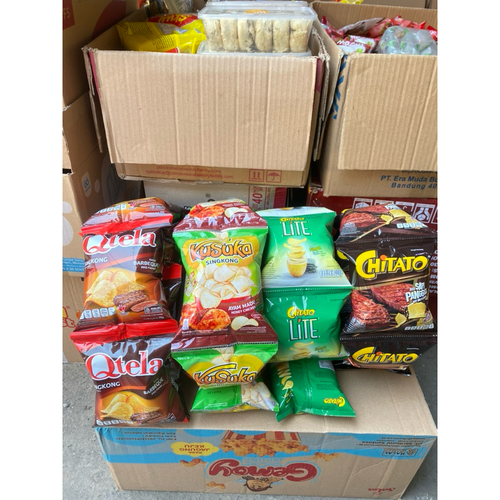 Ciki jumbo (1 renceng isi 10) Qtela/ Kusuka/ Chitato Lite/ Chitato/ Maxicorn/ Chiki Balls/ Chiki Twi