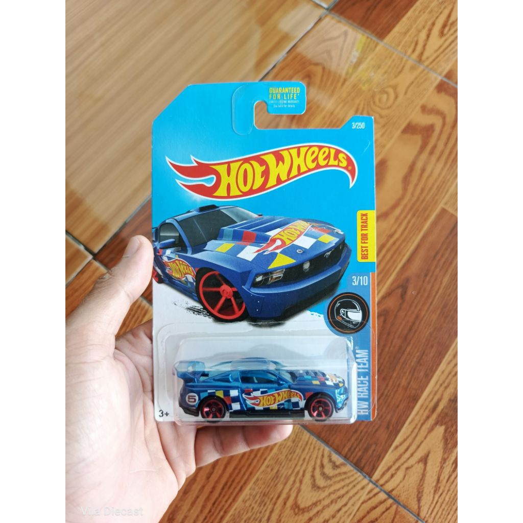 Hotwheels custom 12 ford mustang