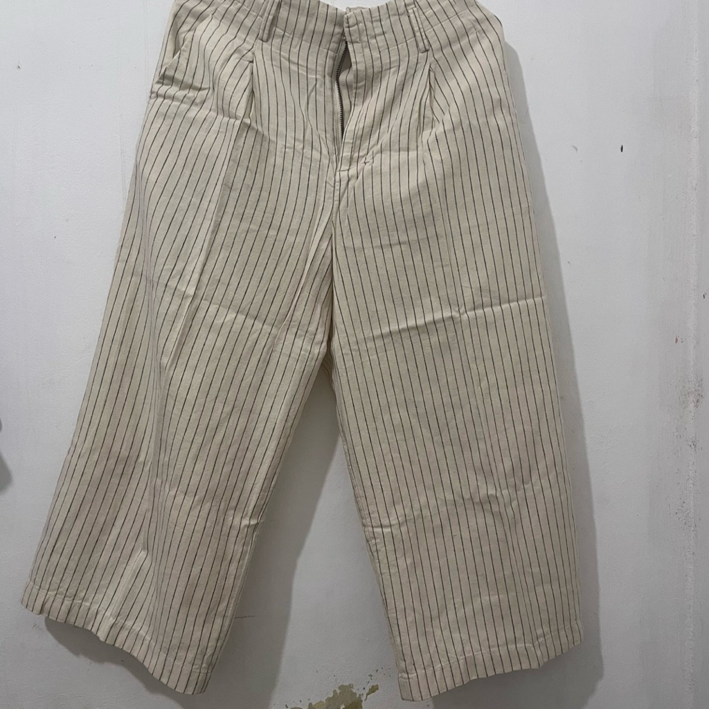 [PRELOVED] Celana Wanita Stripe Uniqlo Size S