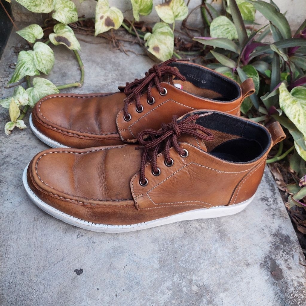 sepatu sneakers second bafillo size 40(25cm)