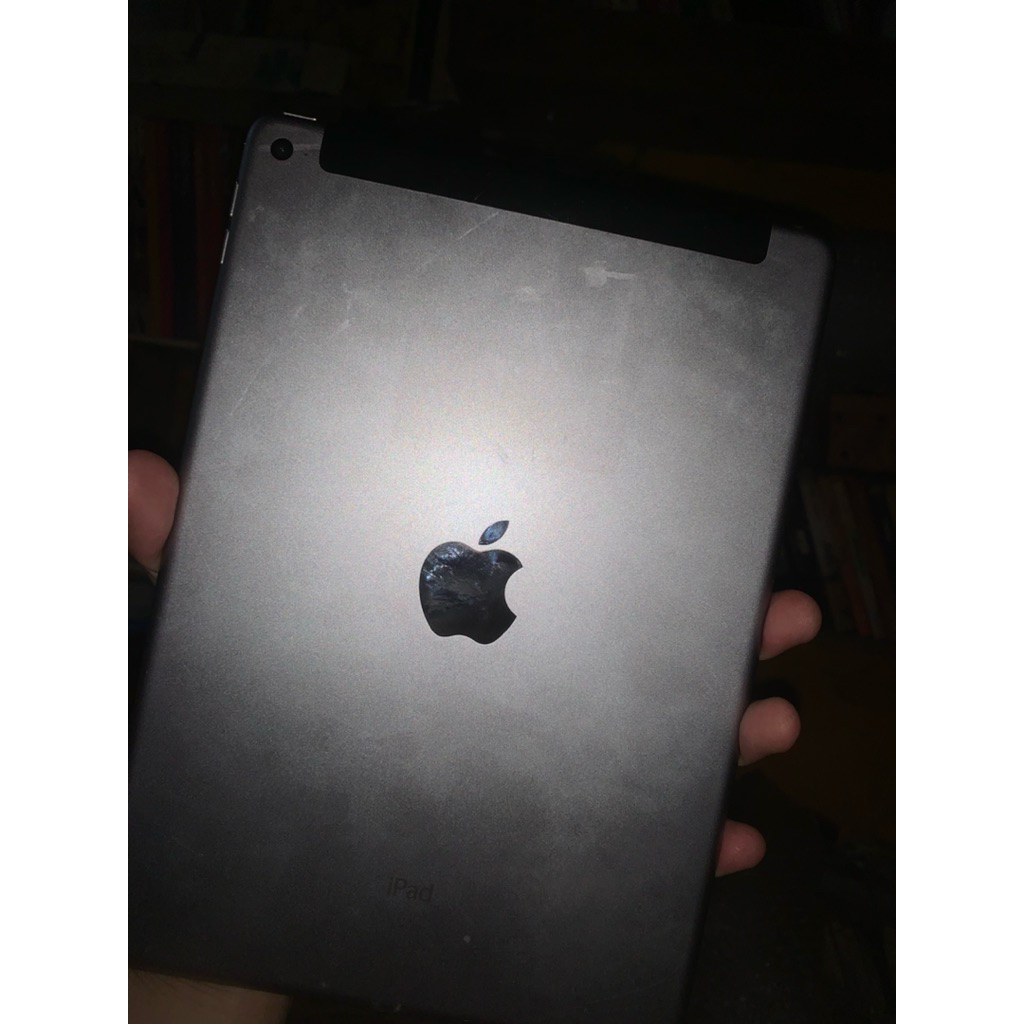 iPad air 2 16GB Second Stuck Logo