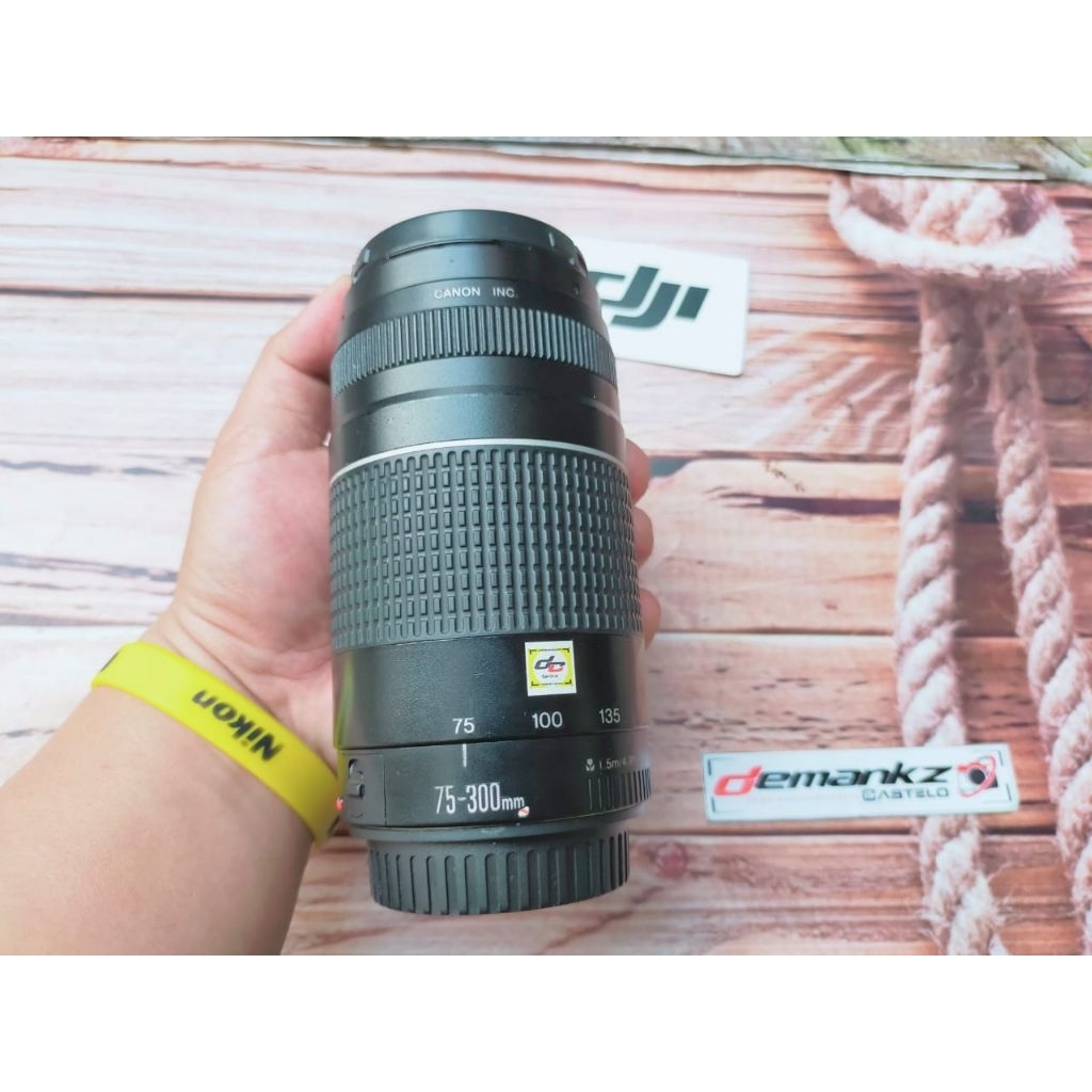 Lensa Canon EF 75-300mm