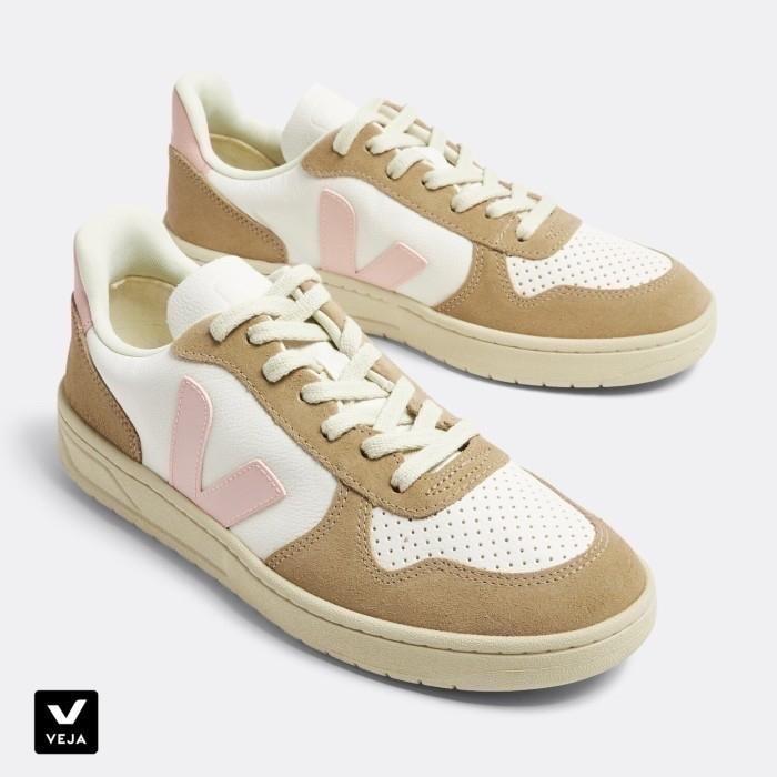 Sepatu Sneakers Wanita Veja V-10 Chromefree Leather White Petale Sahara