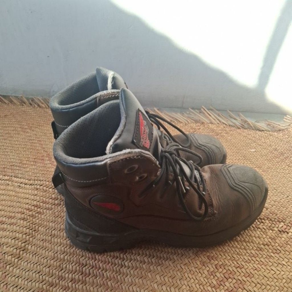 Sepatu Redwing