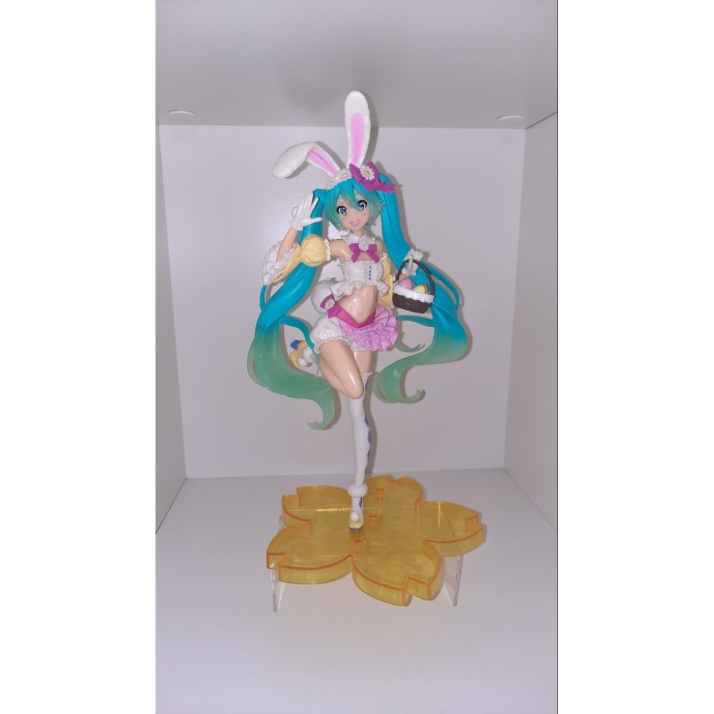 FIGURE HATSUNE MIKU