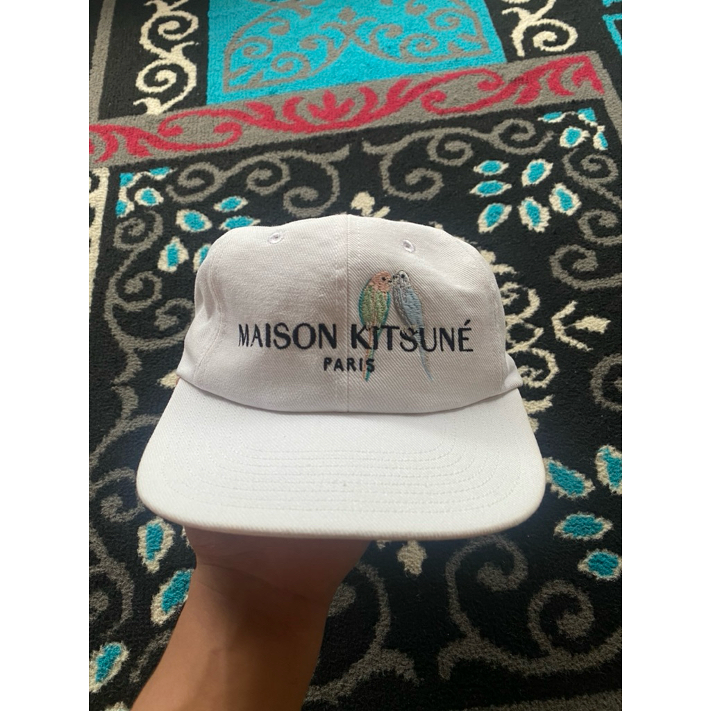 topi maison kitsune lovebirds