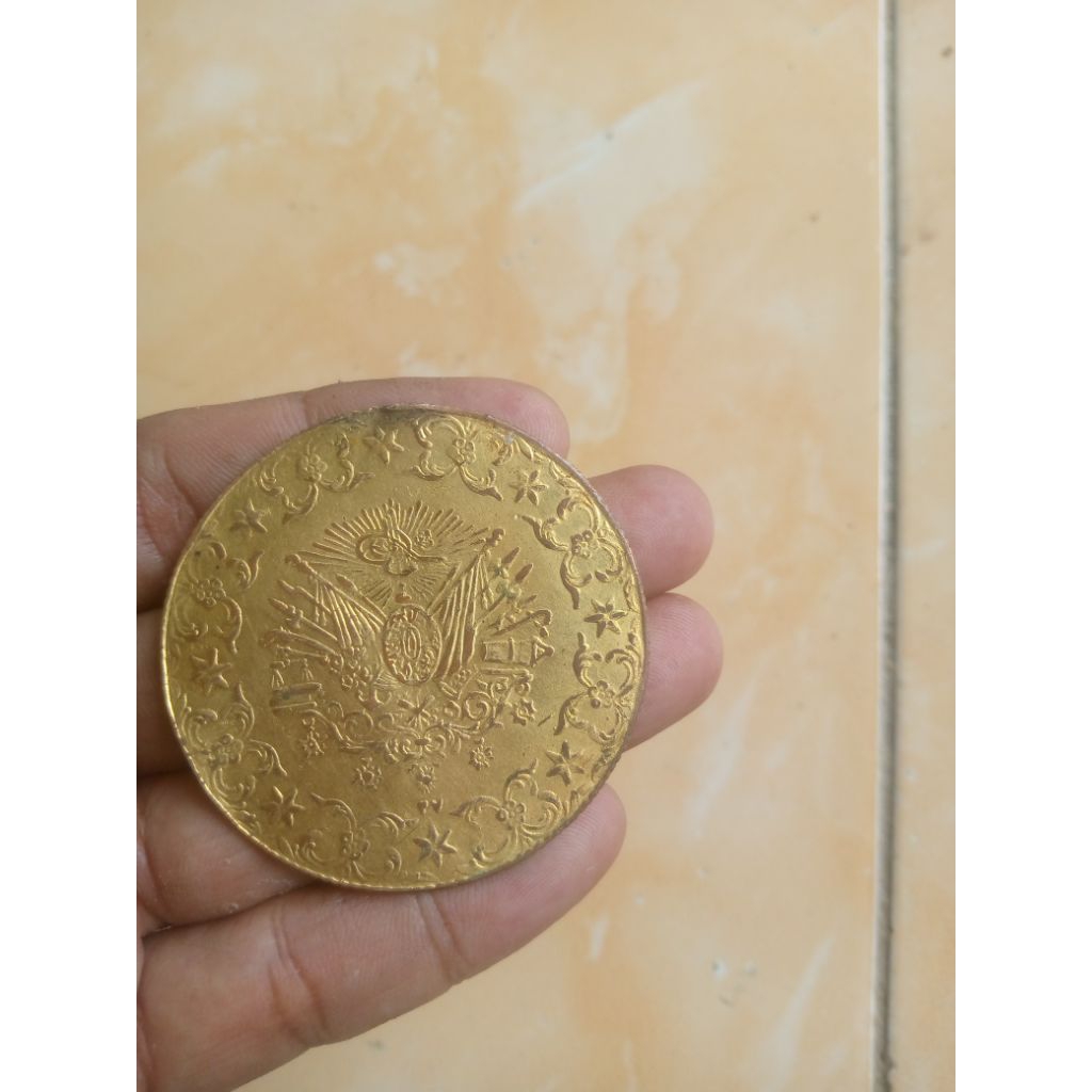 koin souvenir tulisan arab