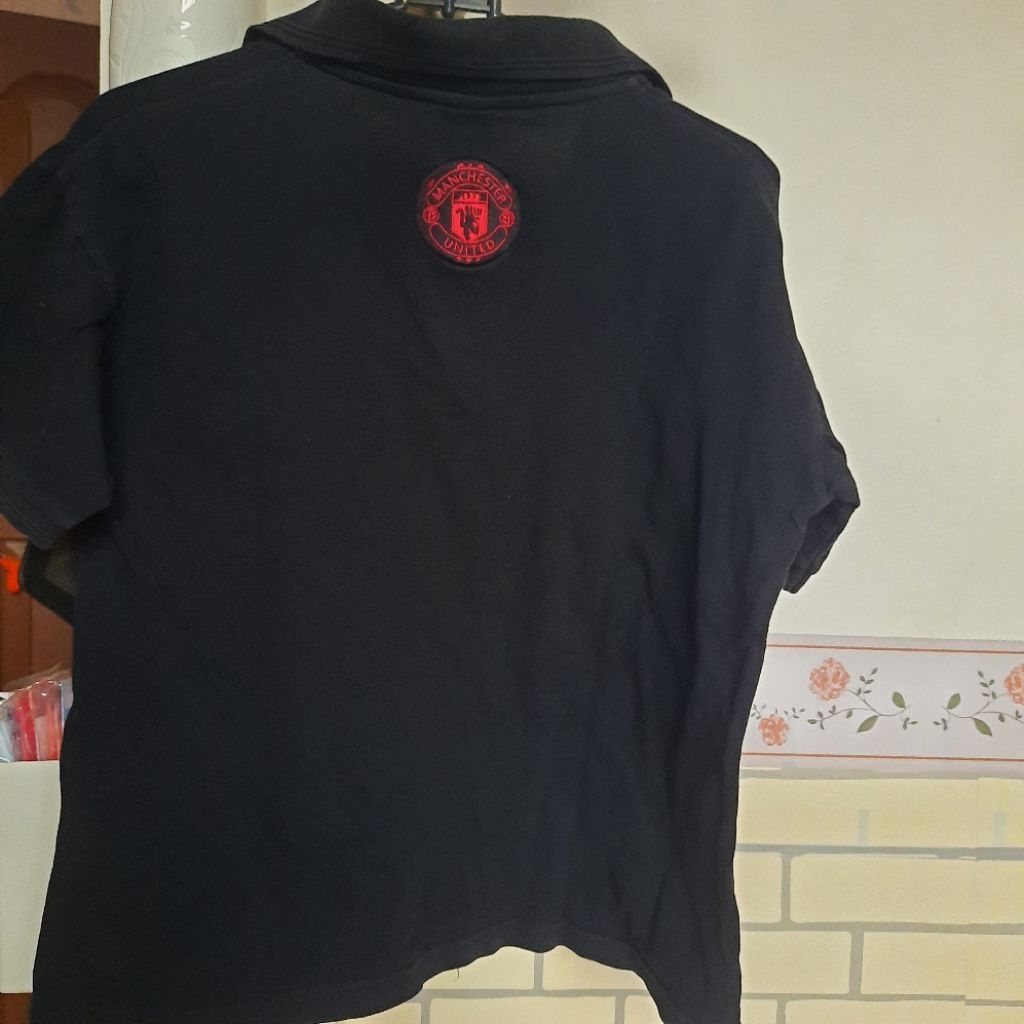 Kaos Wanita MU Hitam Preloved