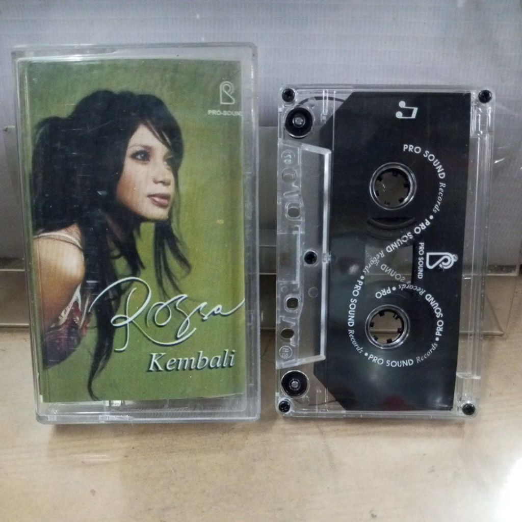 kaset pita penyanyi rossa kembali