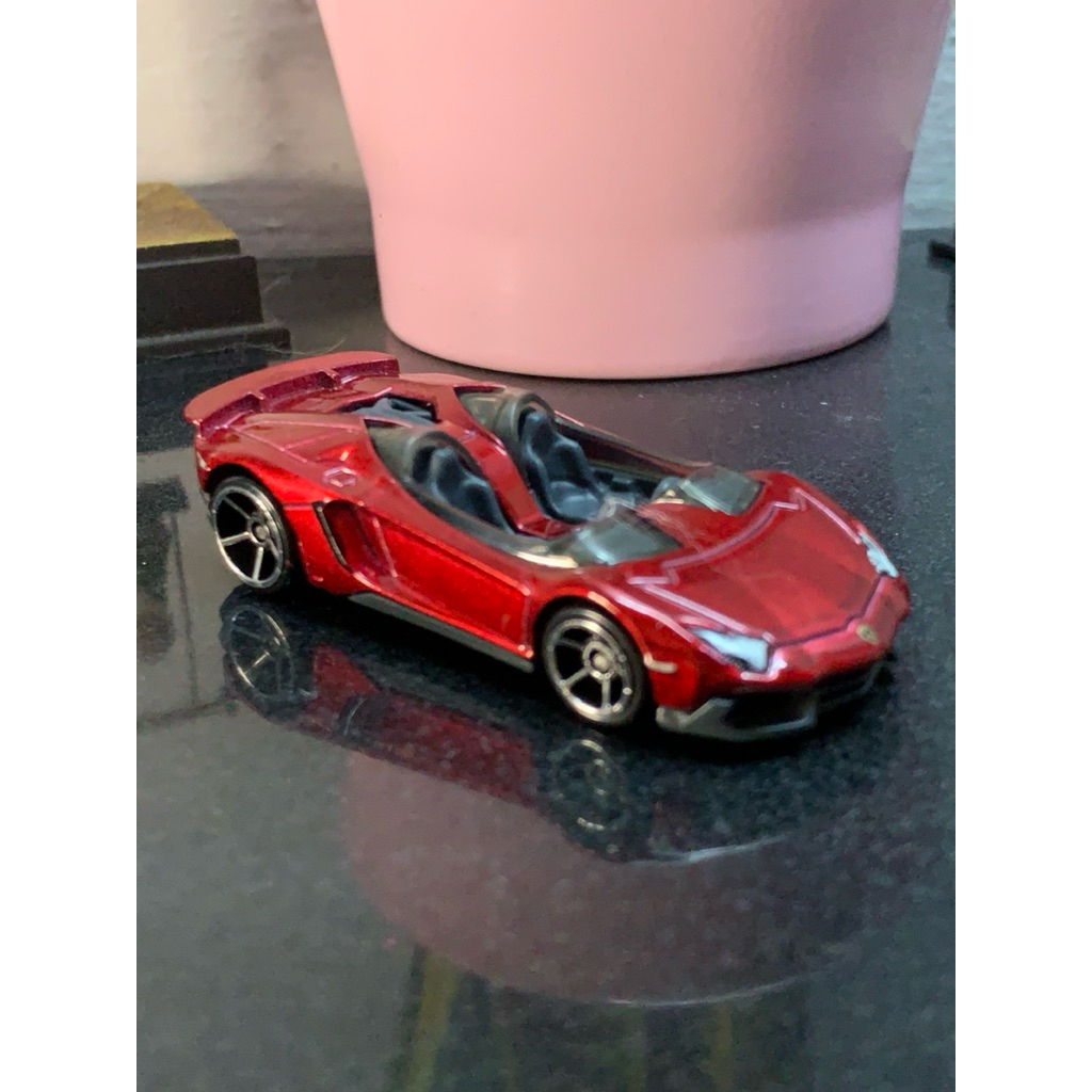 HOTWHEELS LAMBORGHINI AVENTADOR