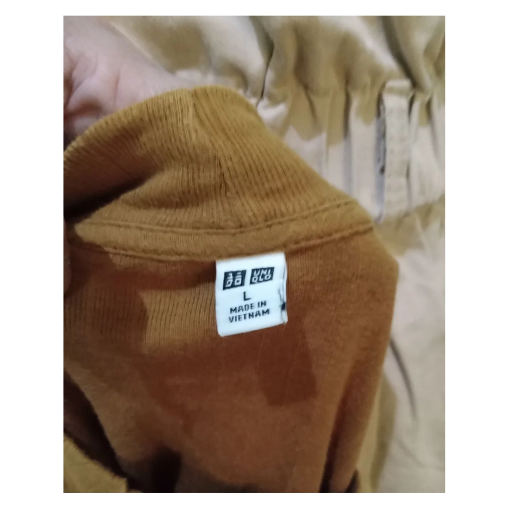 Kaos Turtle Neck Merk Uniqlo