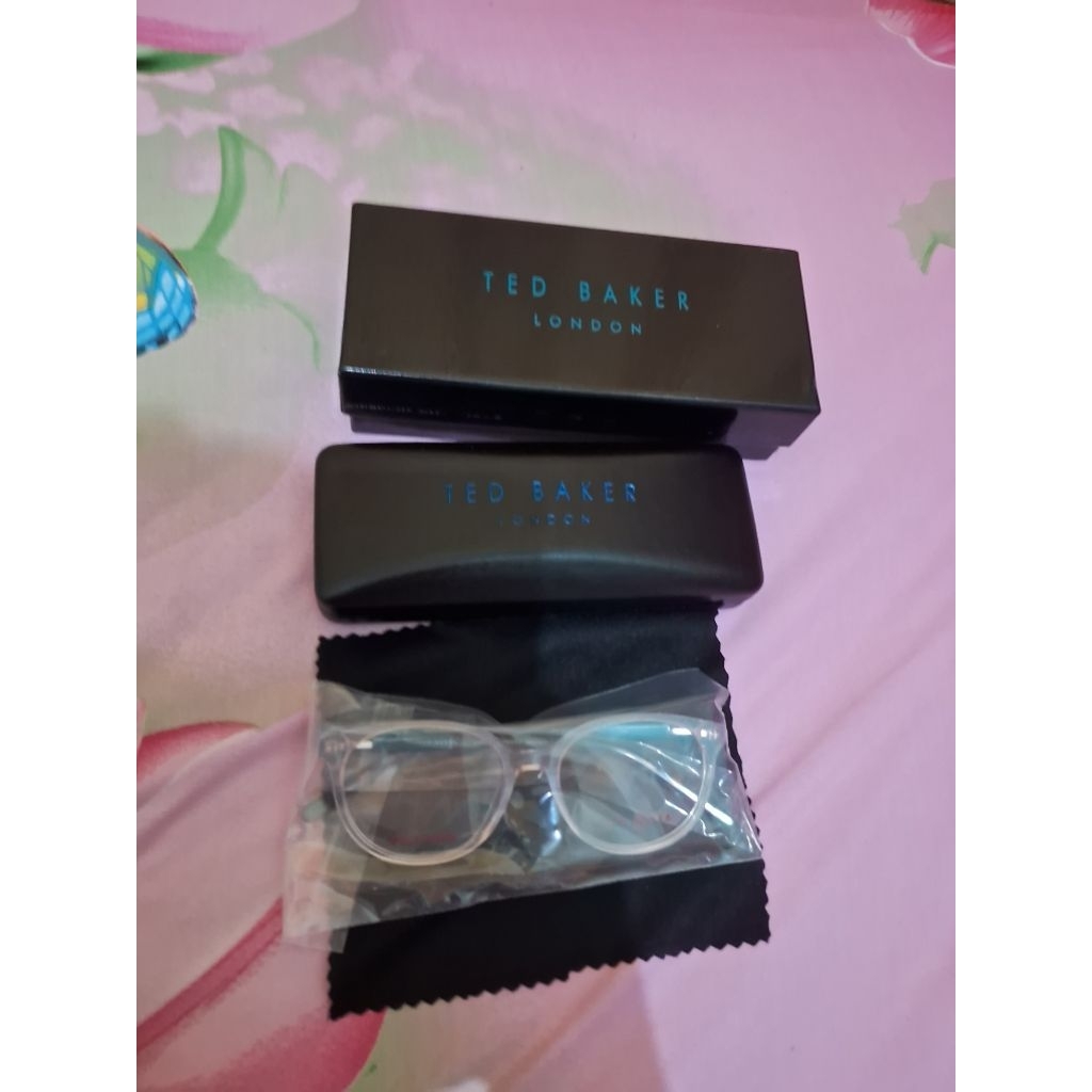 box kacamata ted baker