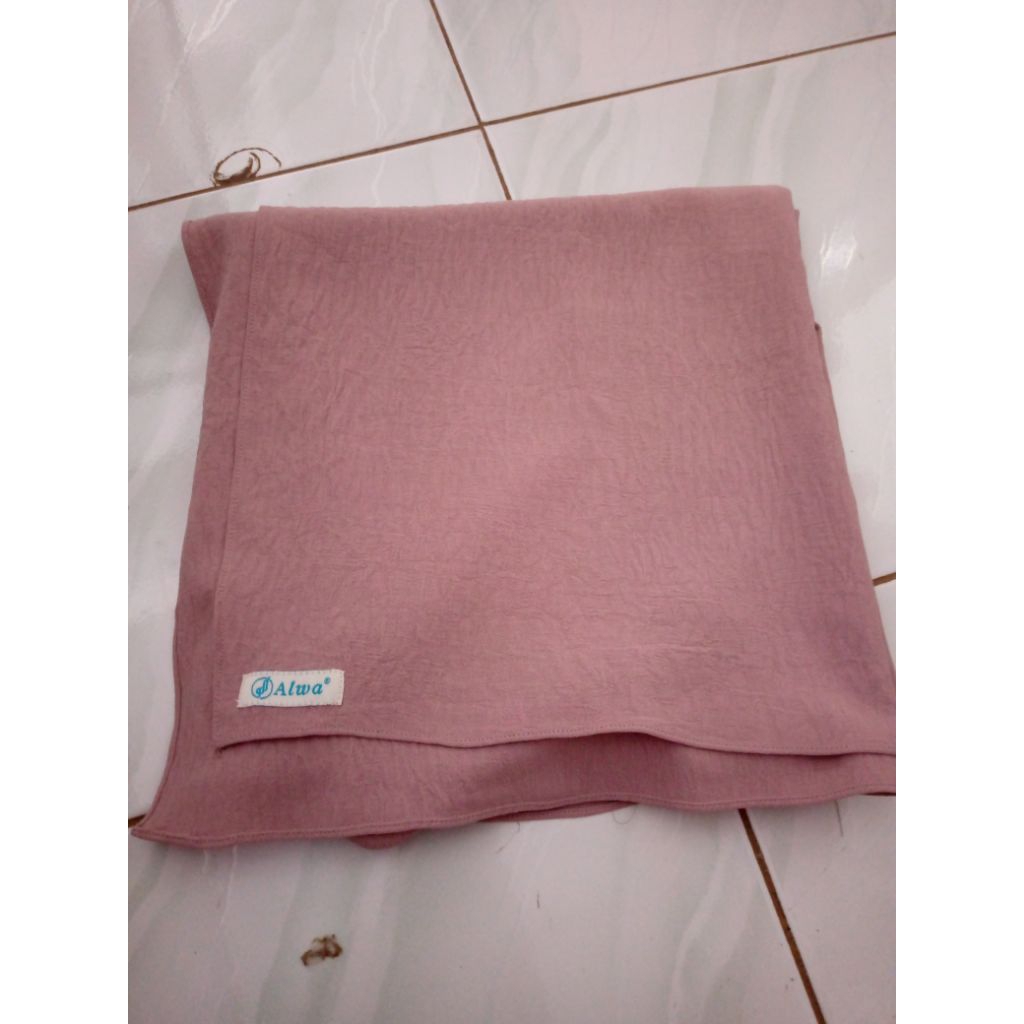 HIJAB SEGIEMPAT by ALWA / PRELOVED