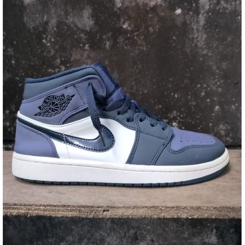 Sepatu AJ 1Mid Obsidian Sanded Purple